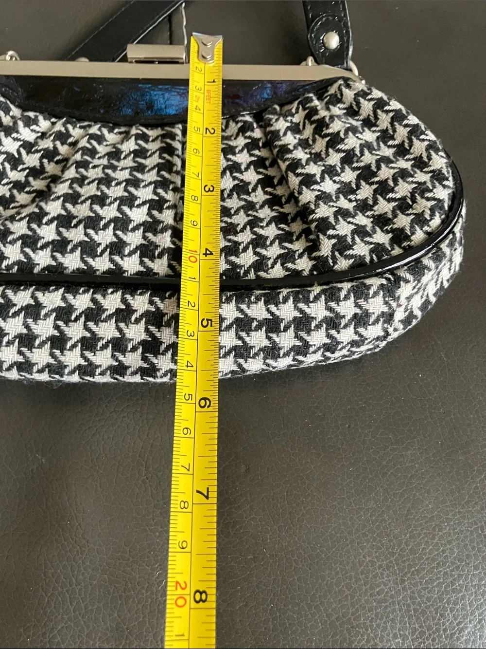 Unlisted houndstooth clutch wrislet